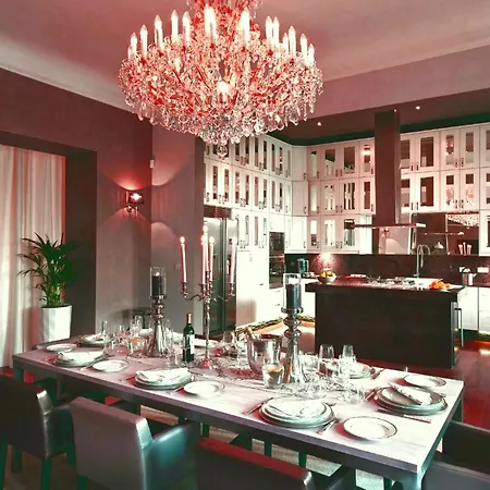 4 Bedrooms Apartment Milan
