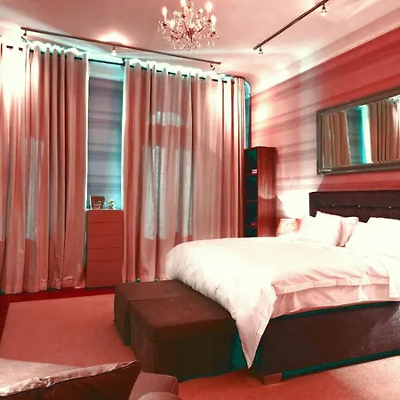 4 Bedrooms Apartment Milan