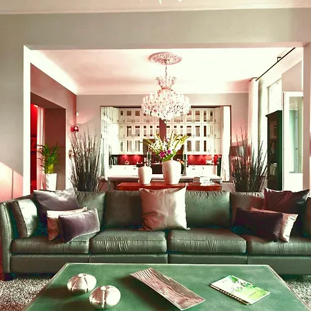 4 Bedrooms Apartment *